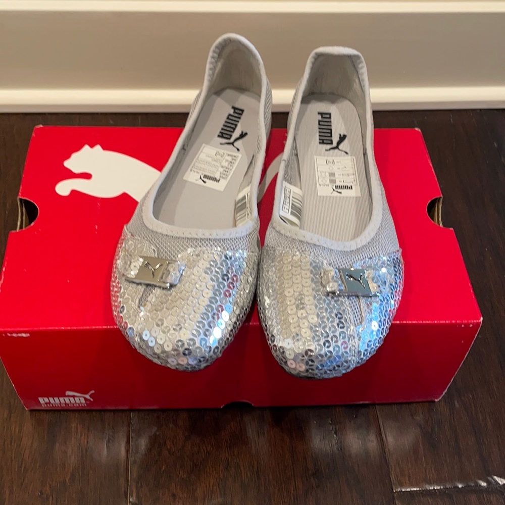 New in box. Puma silver sequin sabadella flat